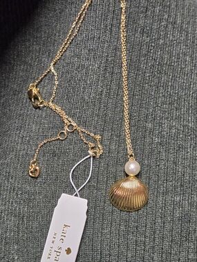 kate spade Gold Shell Pendant Necklace with Pearl